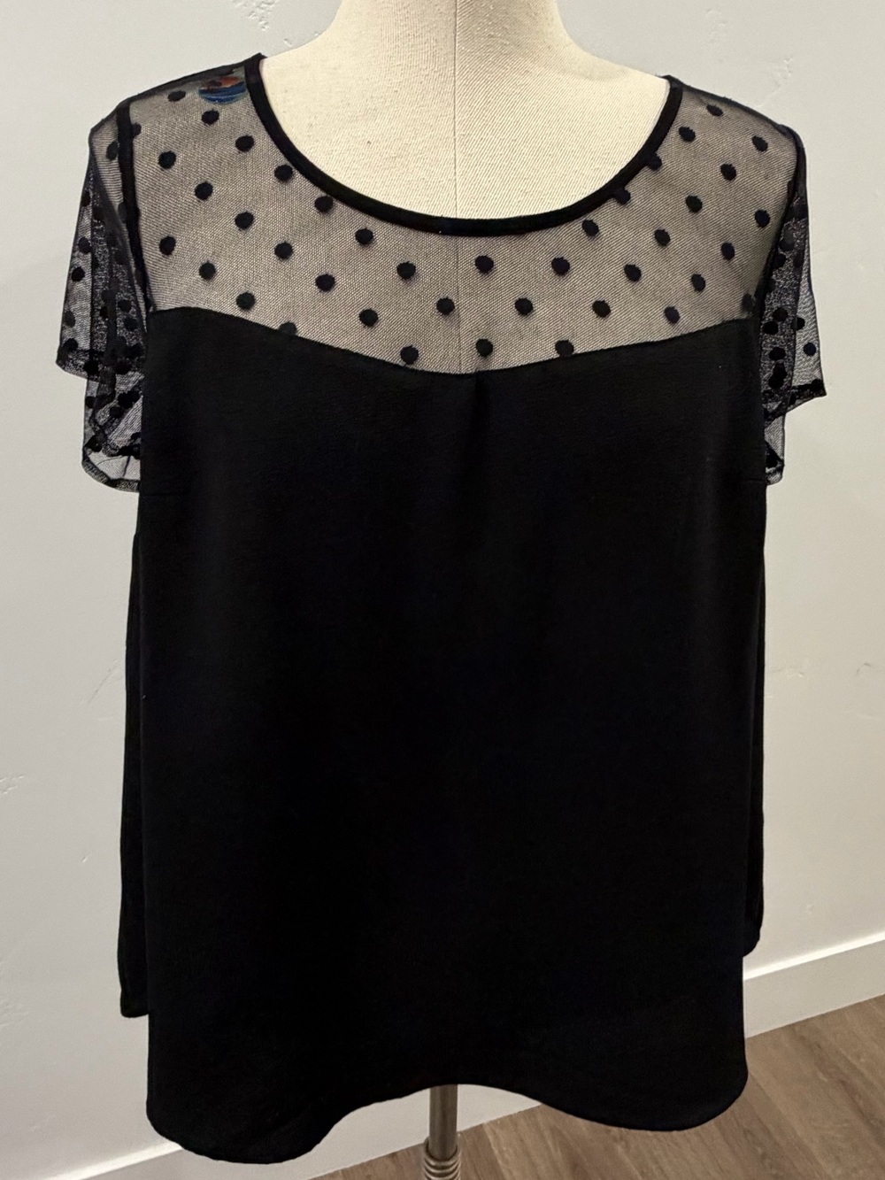 Torrid 1X Plus Size Black Swiss Dot Mesh Yoke Blouse Flutter Sleeve Top